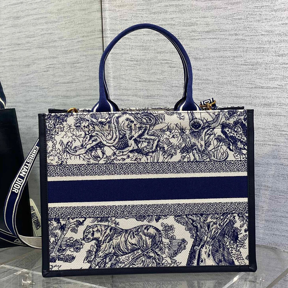 medium D*or book tote