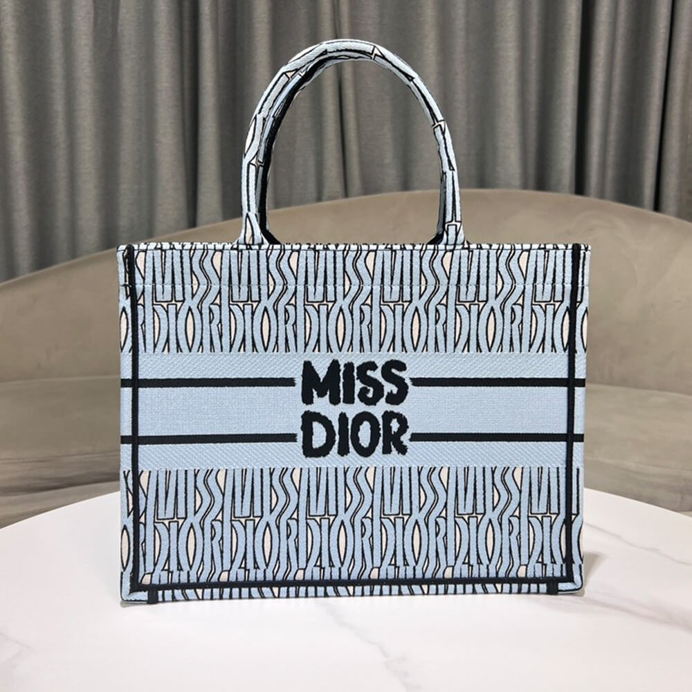 medium D*or book tote