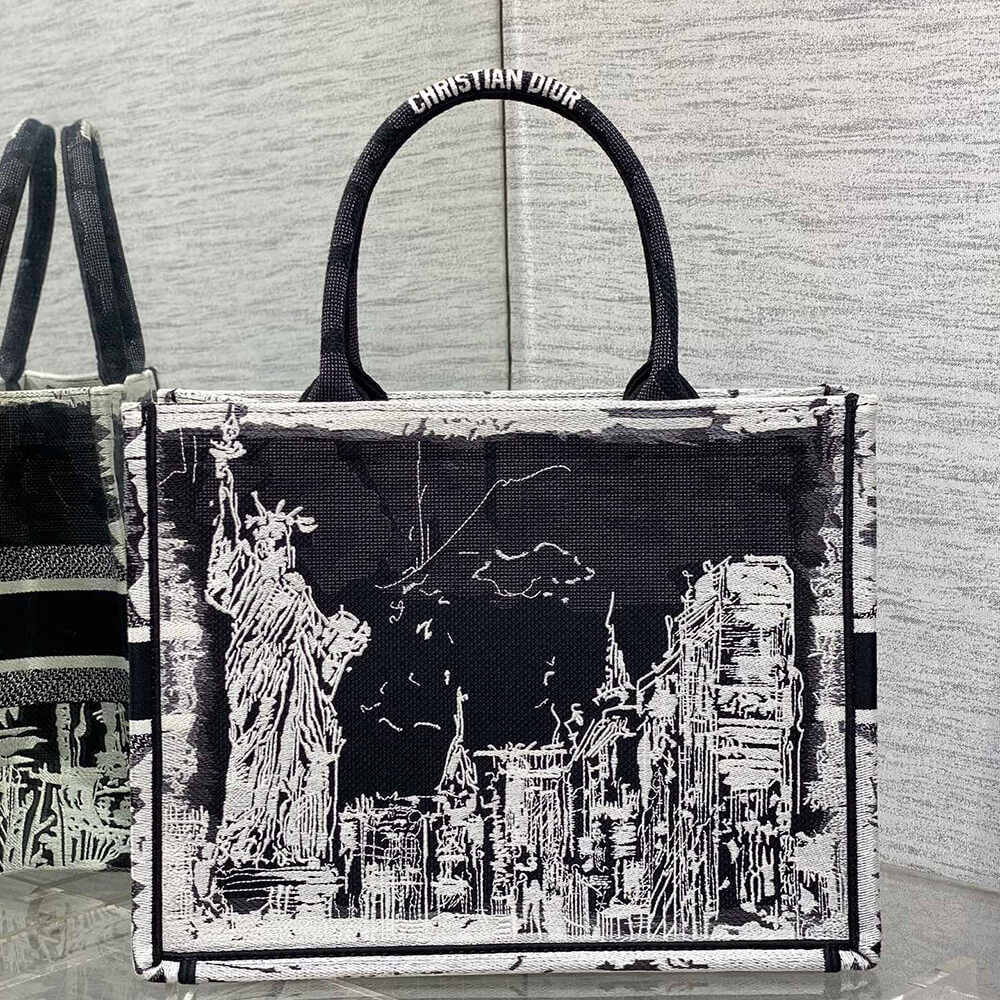 medium D*or book tote