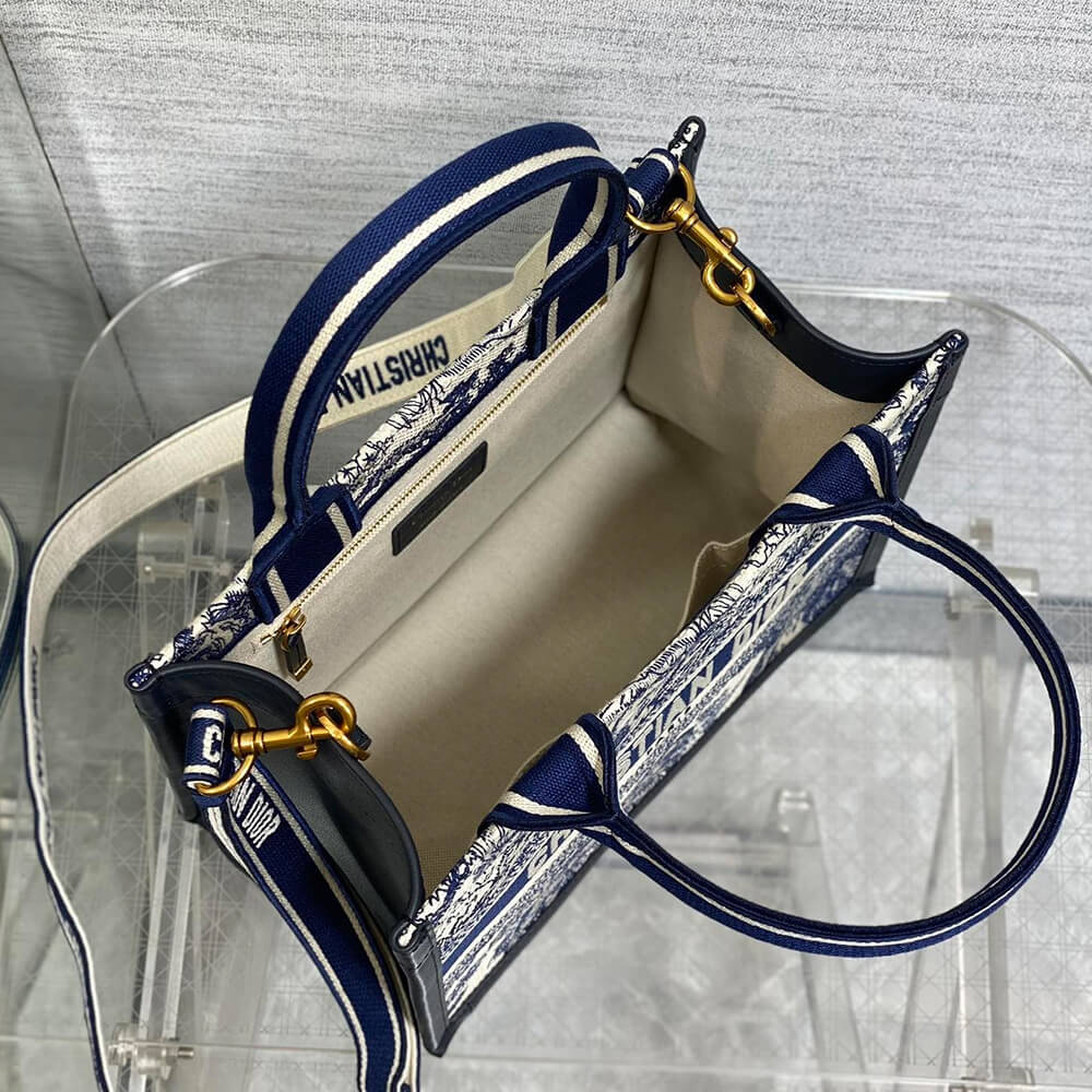small D*or book tote