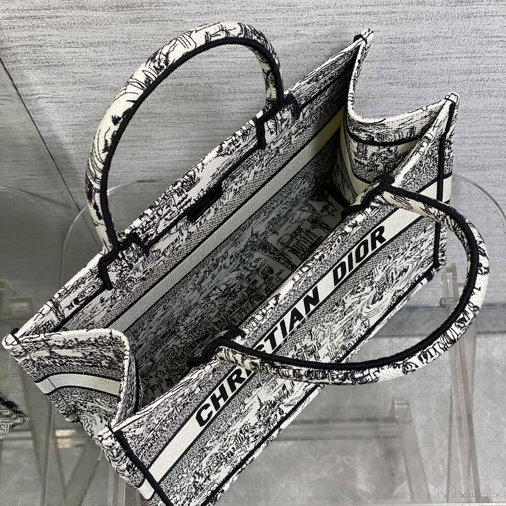 medium D*or book tote