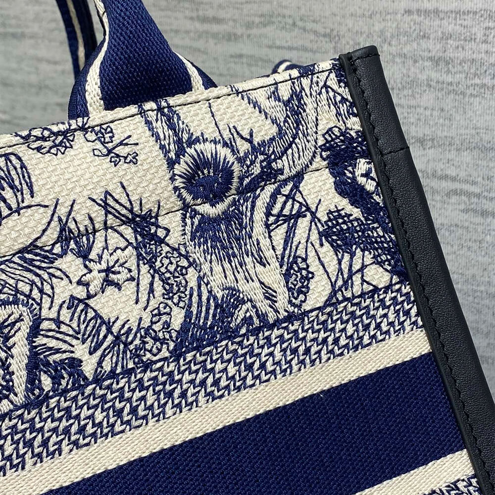 small D*or book tote
